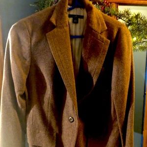 Gap women’s wool blazer. Beige color, size 10, no gages never worn.